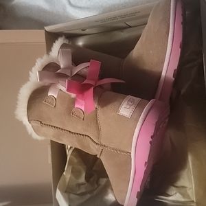 Girls brown Bailey bow uggs with pink bows size 3